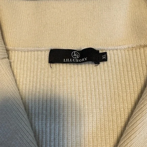 Elegant Cream V-Neck Women's Sweater - Picture 4 of 5